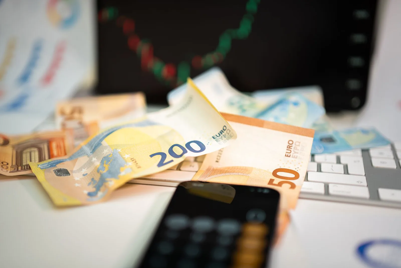 Cross-Border VAT for E-Commerce: Poland, Czech Republic &